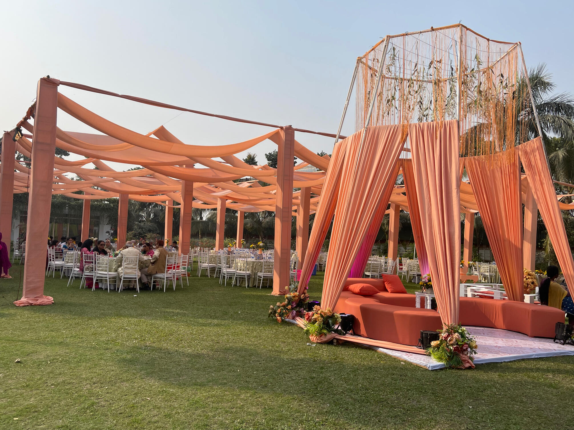 Outdoor Holud Event Decor